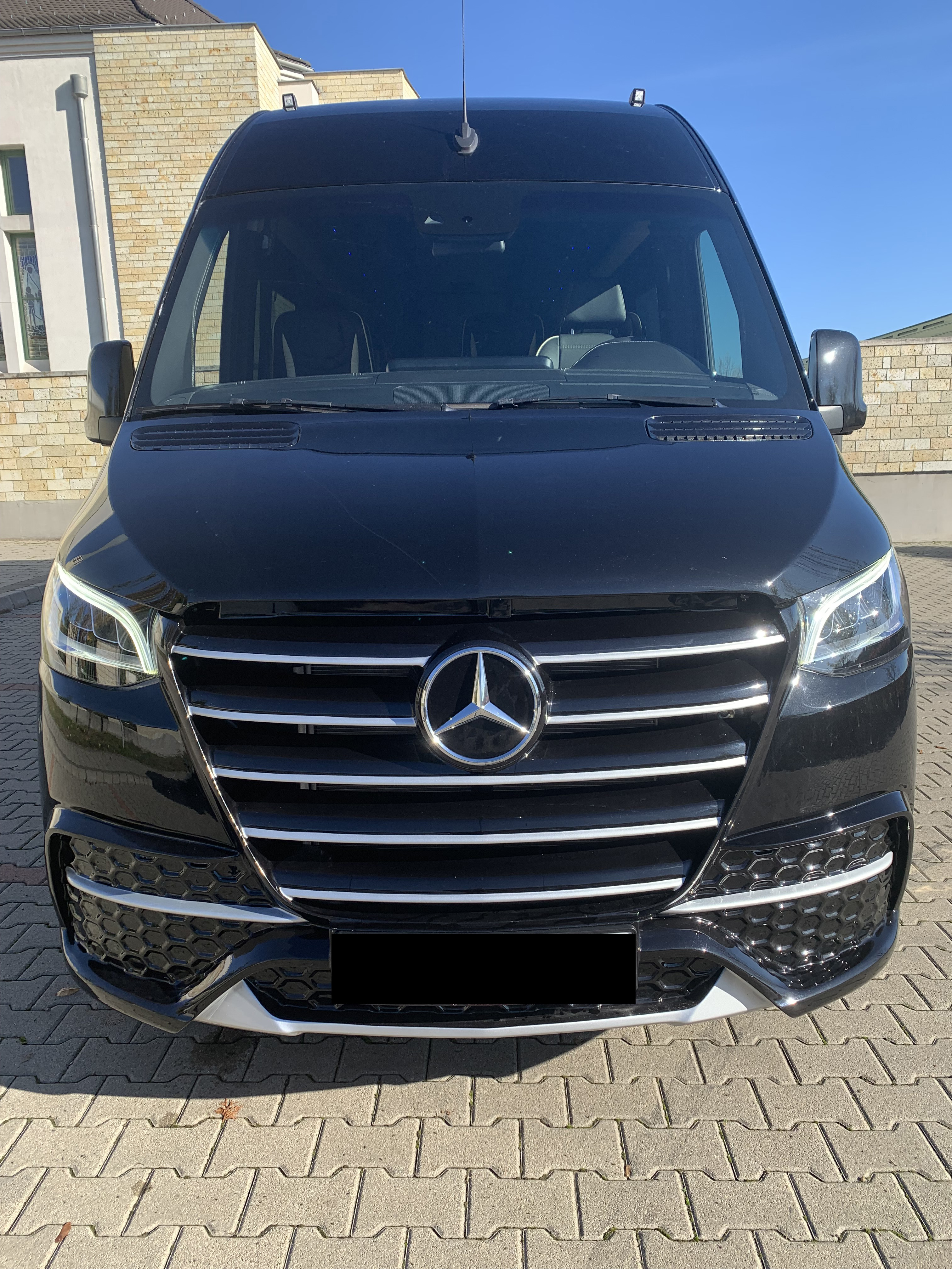 Black Sprinter front